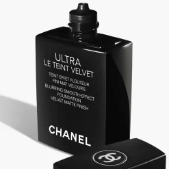 CHANEL Make-Up|FOUNDATION MIT WEICHZEICHNEREFFEKT. SAMTIG-MATTES FINISH.